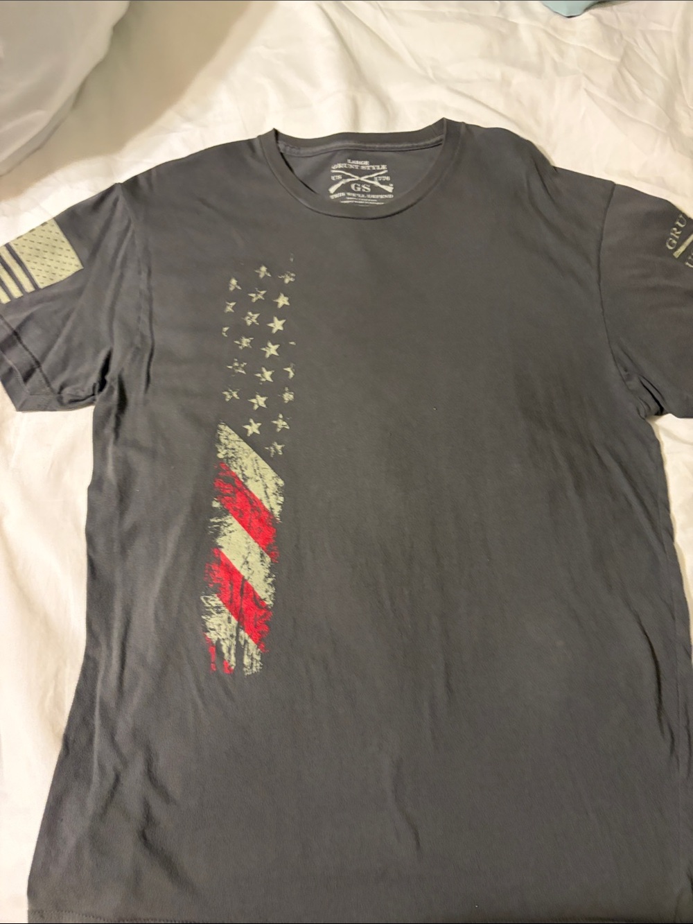 Grunt Style Men's Charcoal Short Sleeve Tee with Red Accent